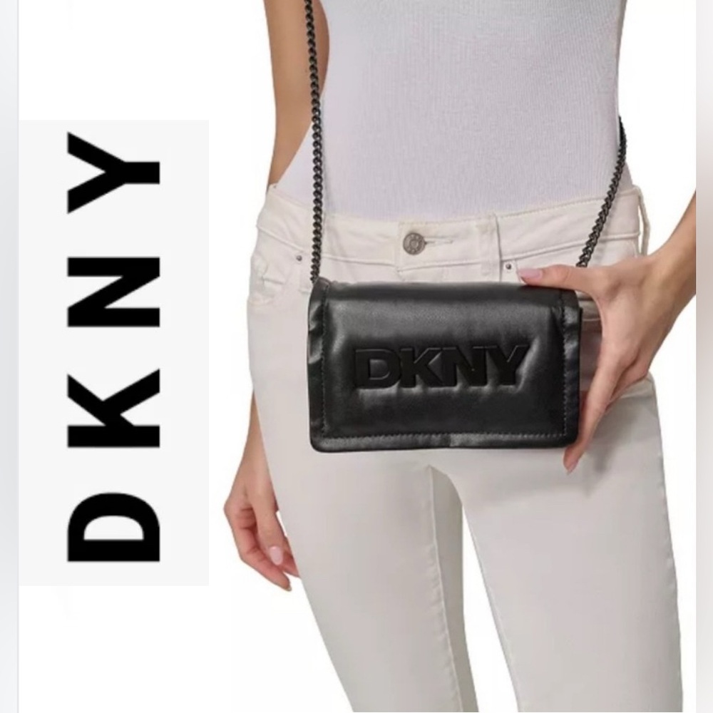 NWT! DKNY GRAY BAG! I LOVE THIS BAG! I WANT TO KEEP IT LOL! BEAUTIFUL CHROME 😔.